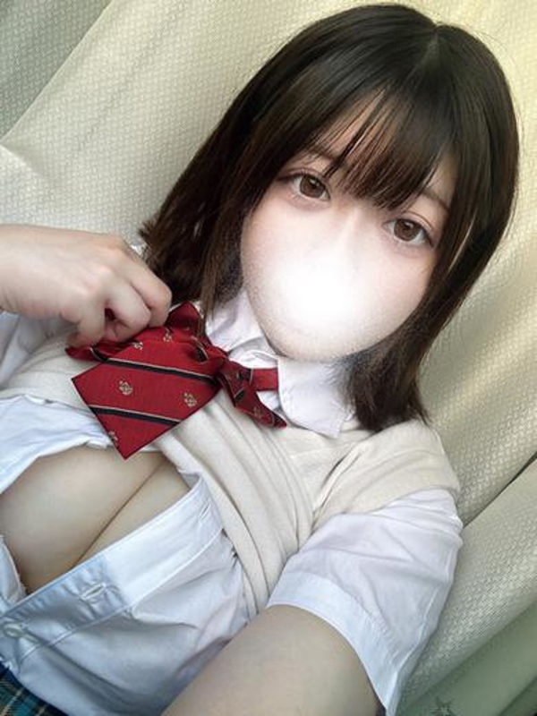 つきな